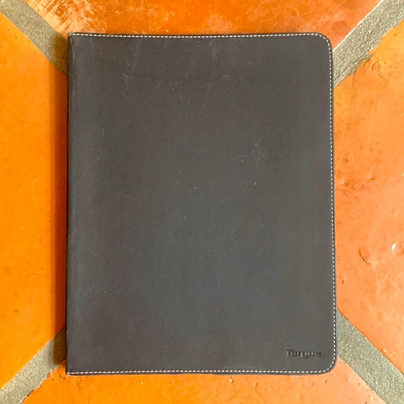 APPLE iPad 4G 32GB White A1430 + Hardshell Case + Keyboard + Accessories + Box - Picture 10 of 16